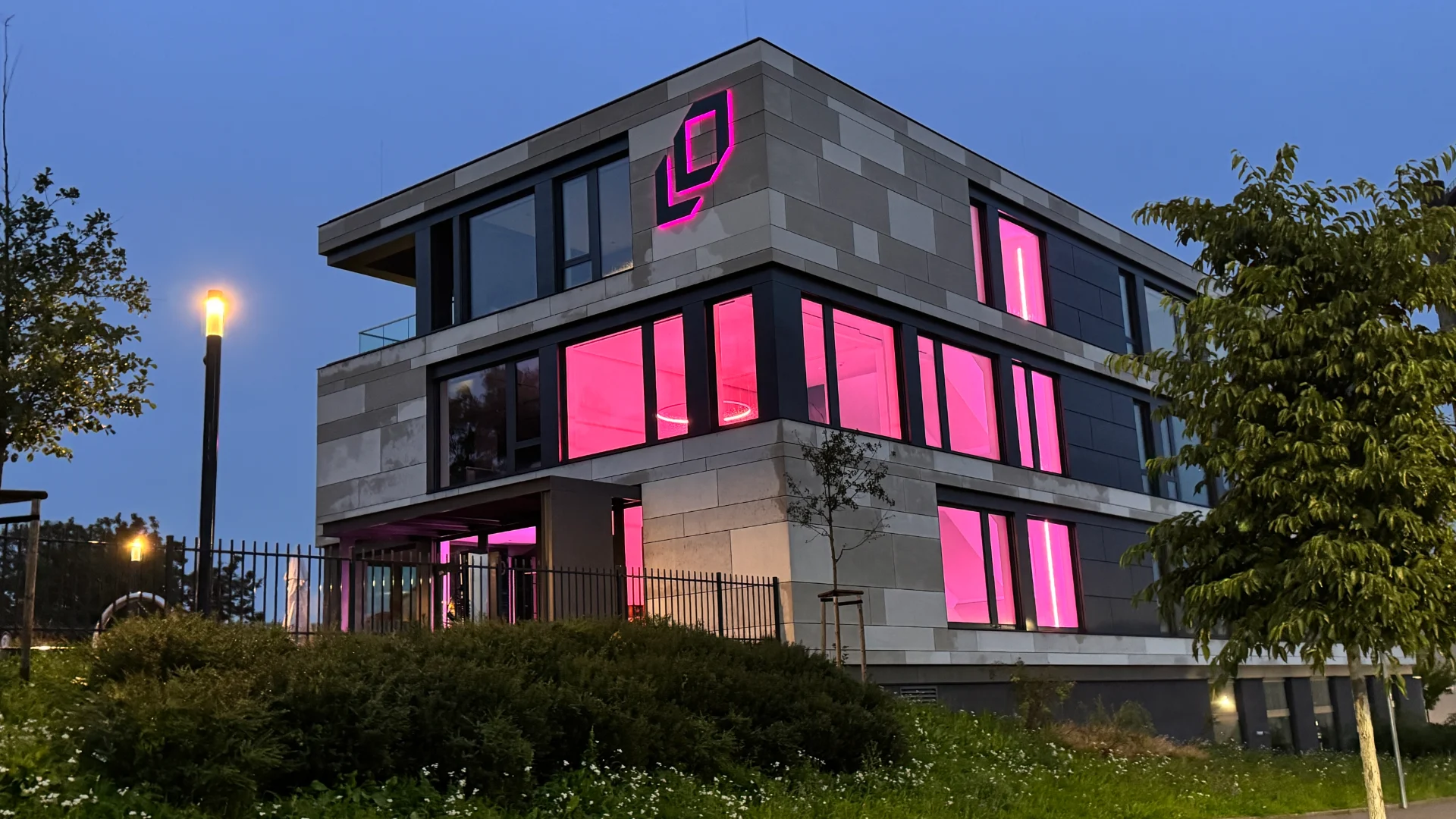 LED LOOP Pendelleuchten im Louis Opländer Gebäude in Dortmund