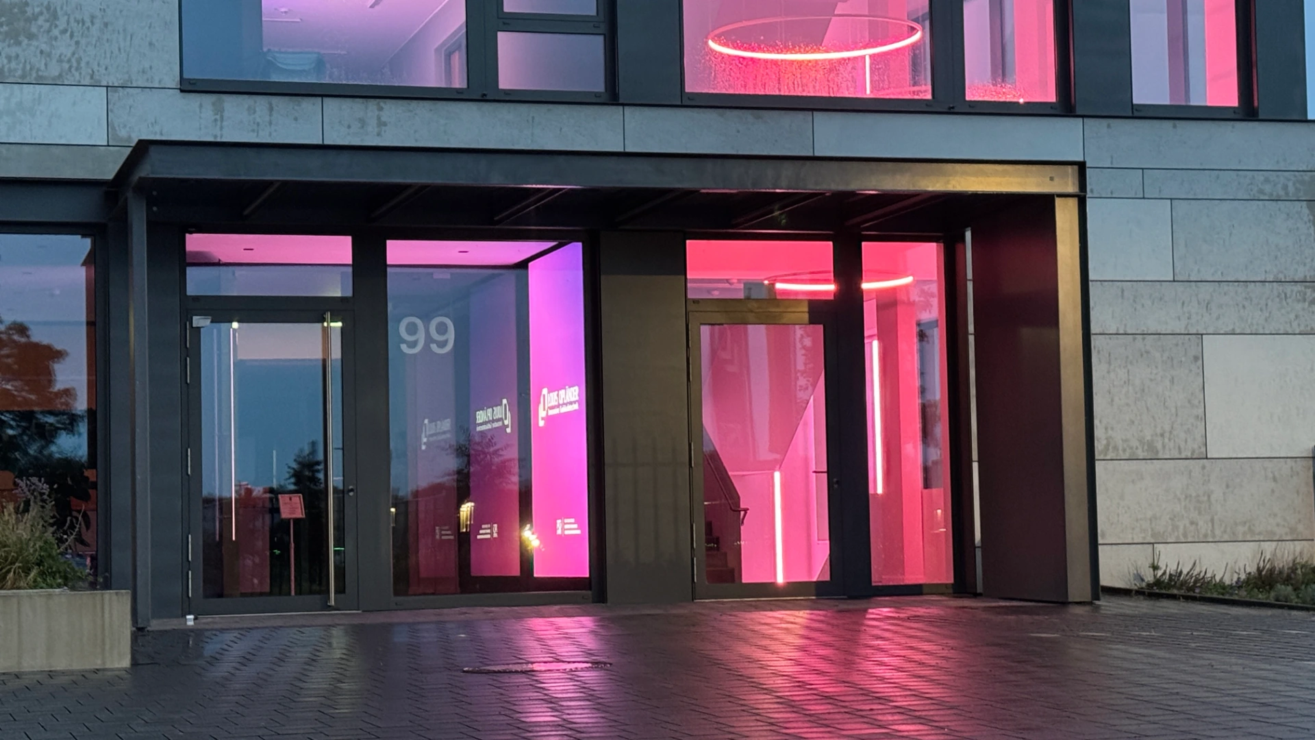 LED LOOP Pendelleuchten im Louis Opländer Gebäude in Dortmund