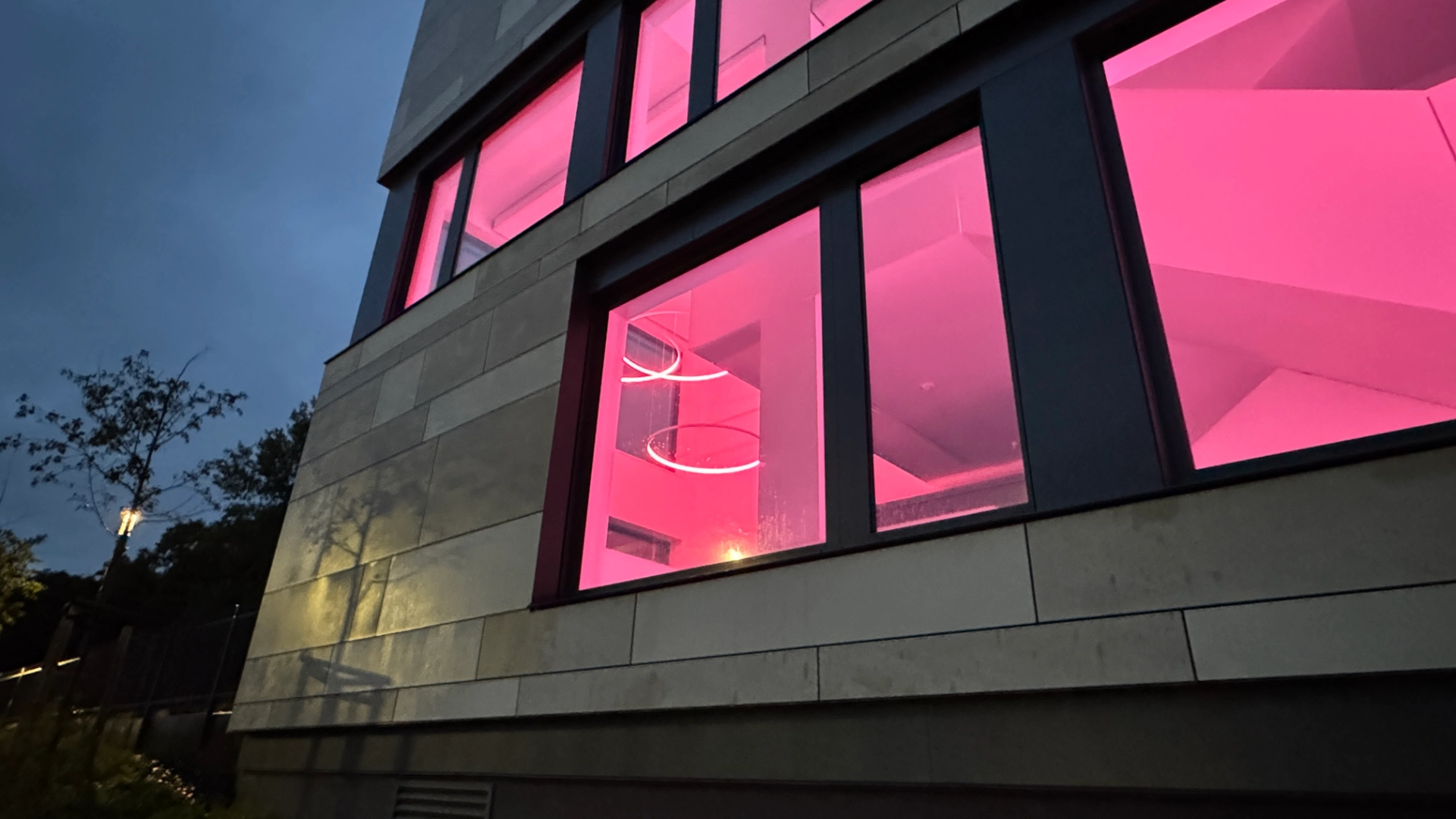 LED LOOP Pendelleuchten im Louis Opländer Gebäude in Dortmund