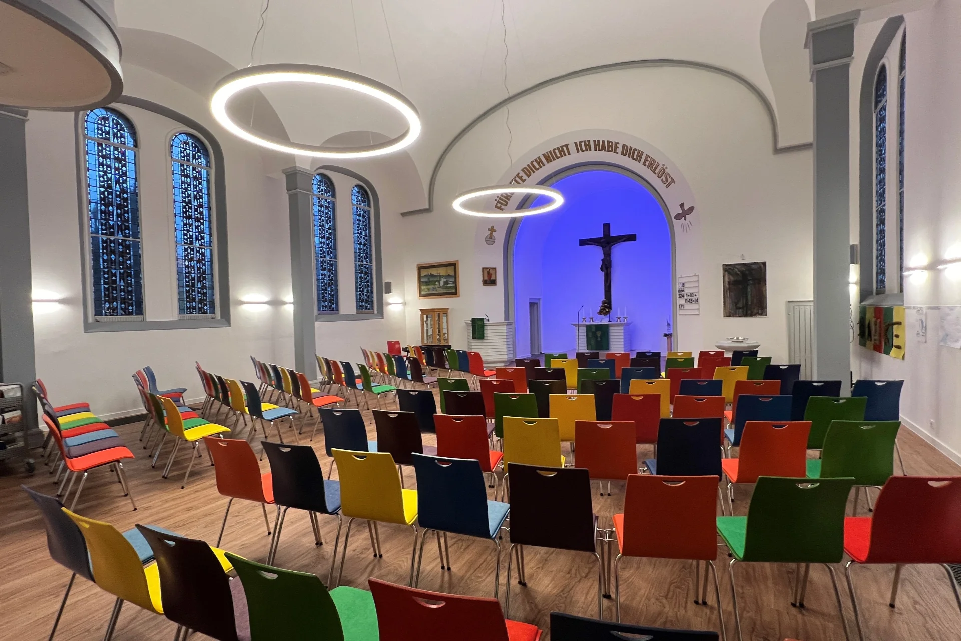 Multicolour LED-Altarbeleuchtung in der evangelischen Kirchengemeinde Dortmund Höchsten