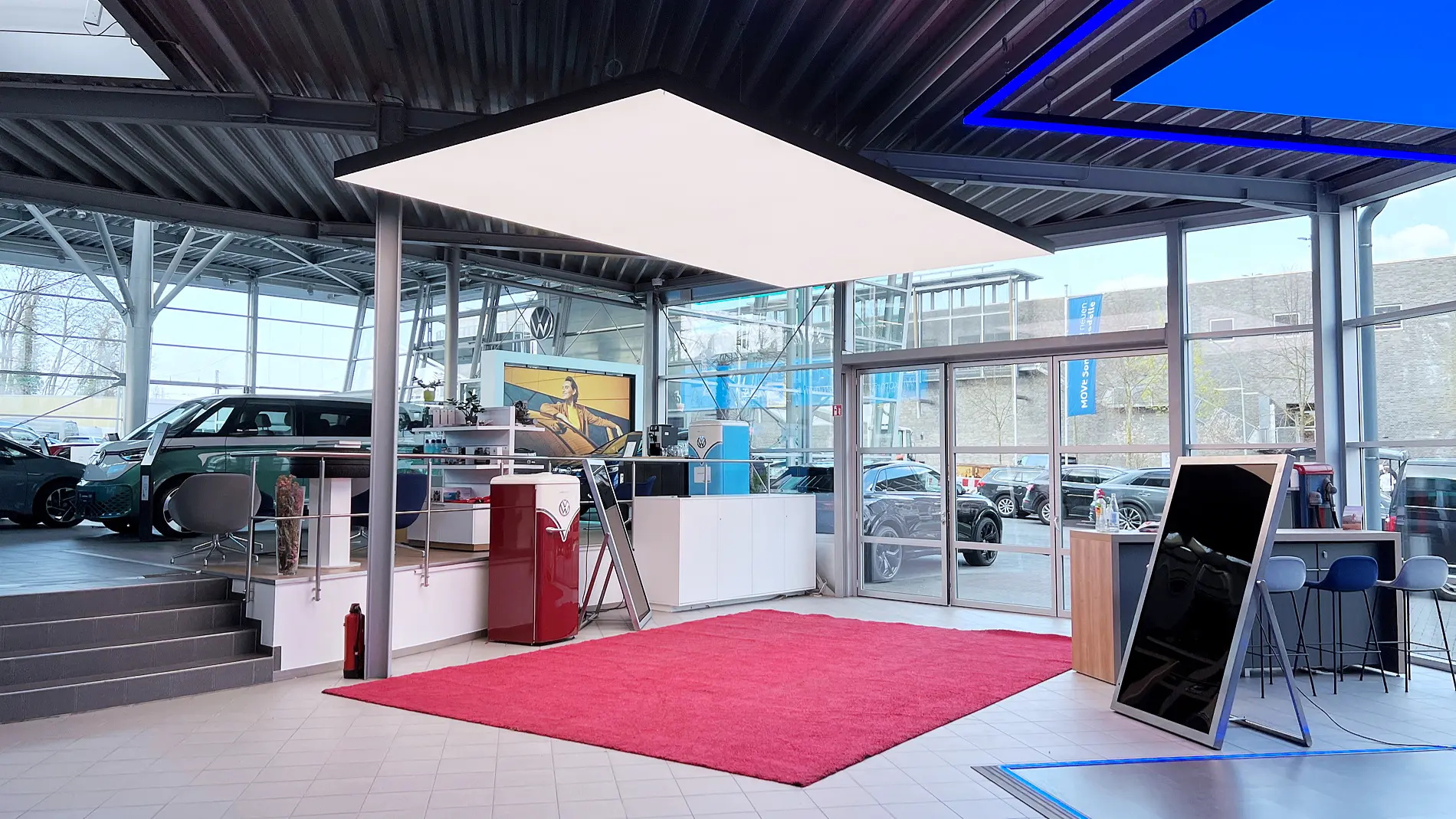 LED SHUTTLE Lichtdecke mit Spanntuch und Tunable White LED-Technik im Autohaus VW Weber in Ahlen