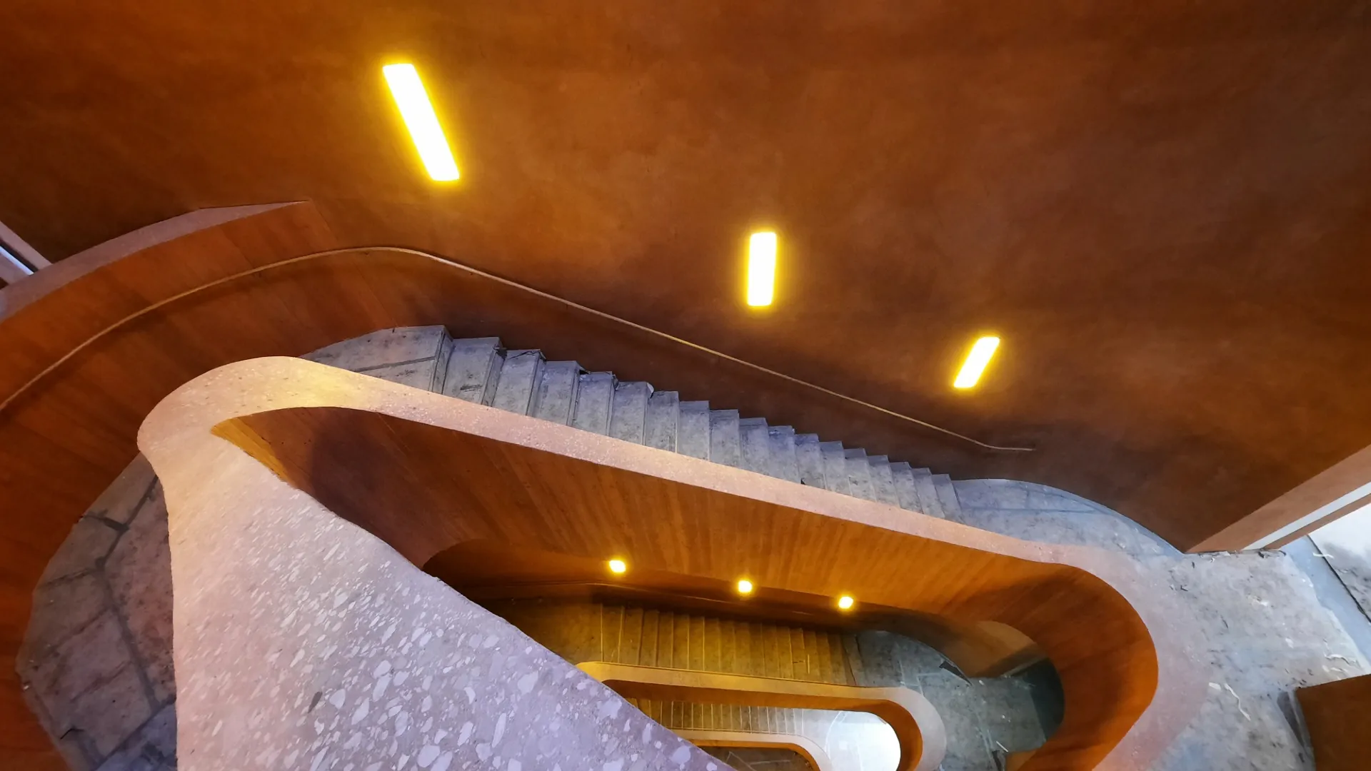 Museum Küppersmühle Duisburg Revitalisierung des Treppenhauses mit Tunable White LED-Leuchten