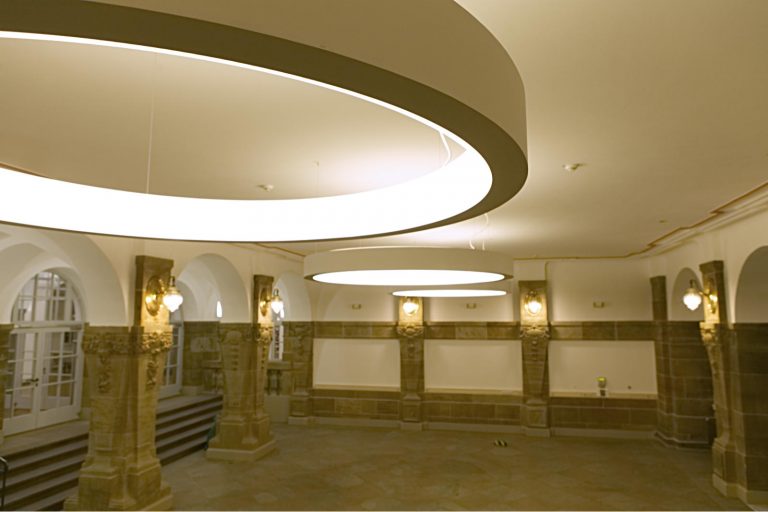 LED RING Pendelleuchte mit Tunable White LED-Technik im Rathaus Kassel