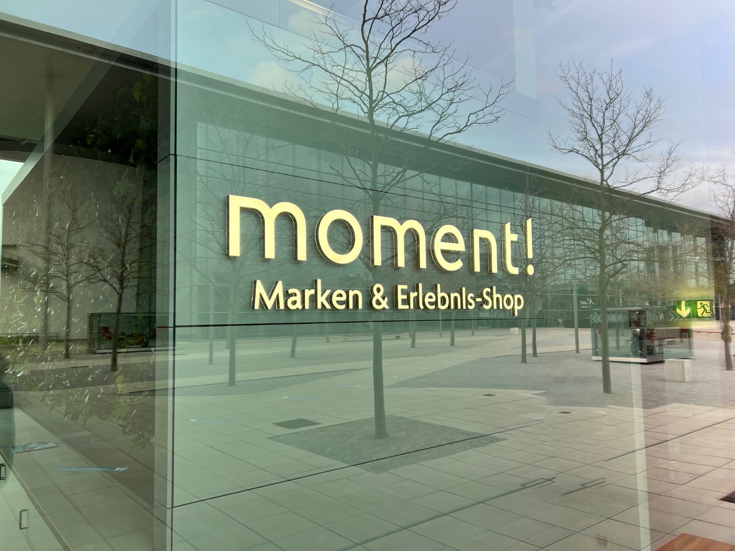 Volkswagen Autostadt Flagship-Store Beleuchtete Buchstaben Logo