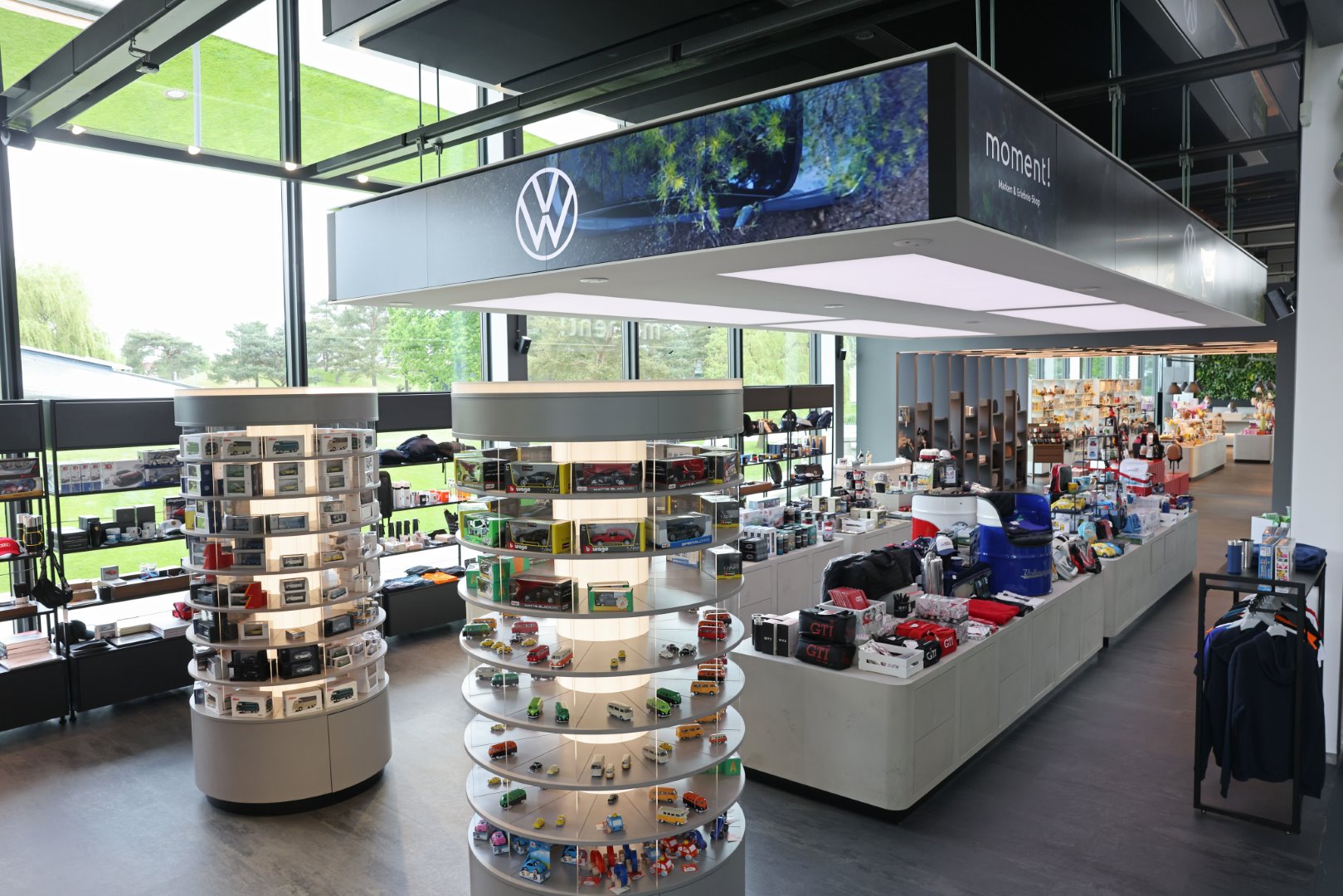 Volkswagen Autostadt Flagship-Store SHUTTLE Lichtdecken mit Tunable White LED-Technik