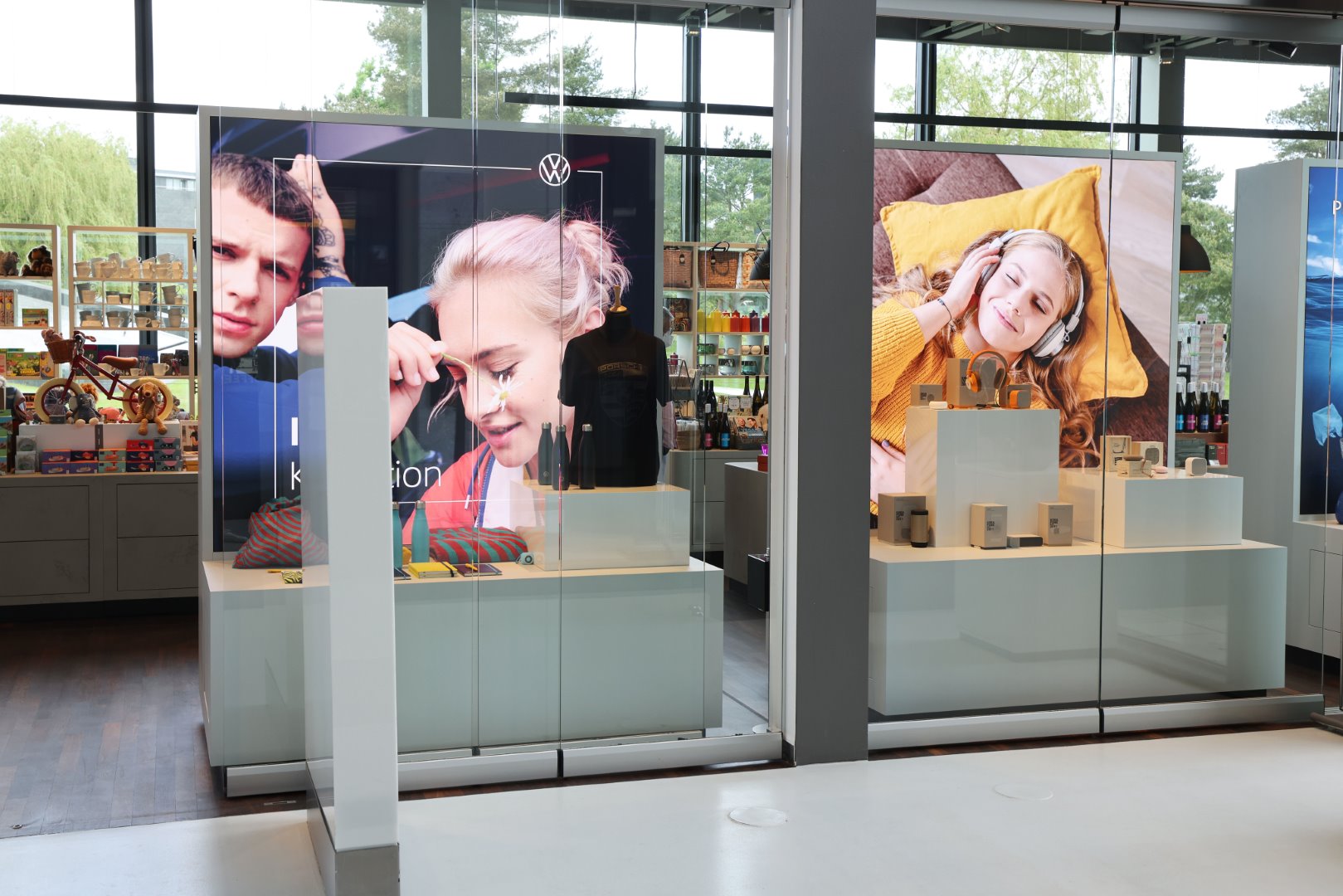 Volkswagen Autostadt Flagship-Store SHUTTLE Lichtwände mit Tunable White LED-Technik