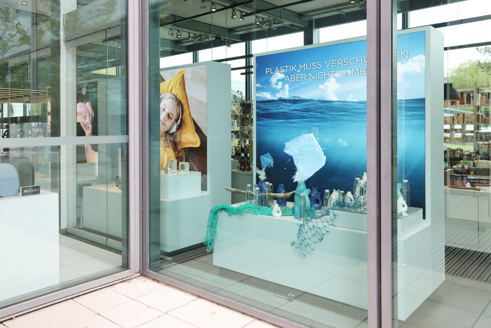 Volkswagen Autostadt Flagship-Store SHUTTLE Lichtwände mit Tunable White LED-Technik